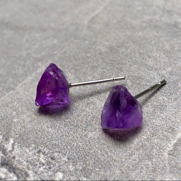 π New Raw Amethyst Crystal Stud Gemstone Earrings - Picture 8 of 9